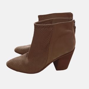 Steve Madden Rumble Perforated Tan Leather  Bootie size 9.5